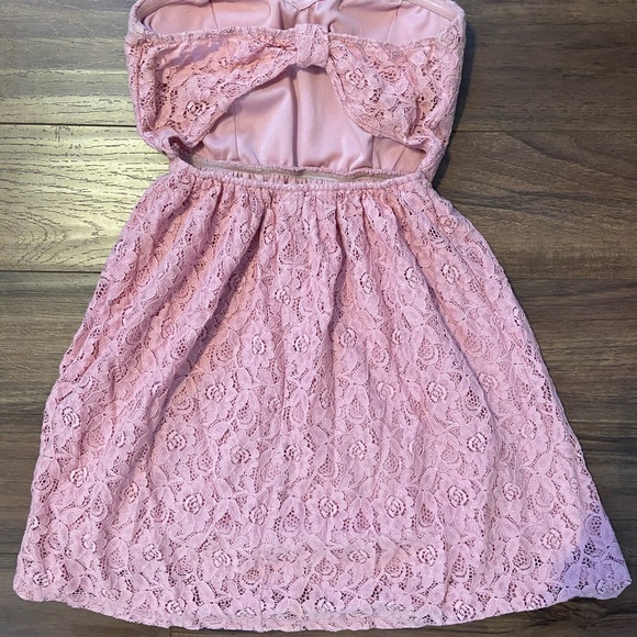 Light Pink Lace Dress - Picture 2 of 2